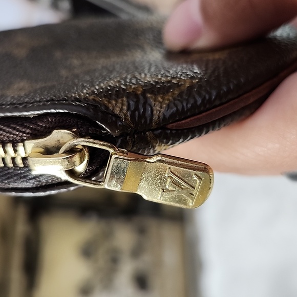 Louis Vuitton round coin pouch. - Picture 6 of 13